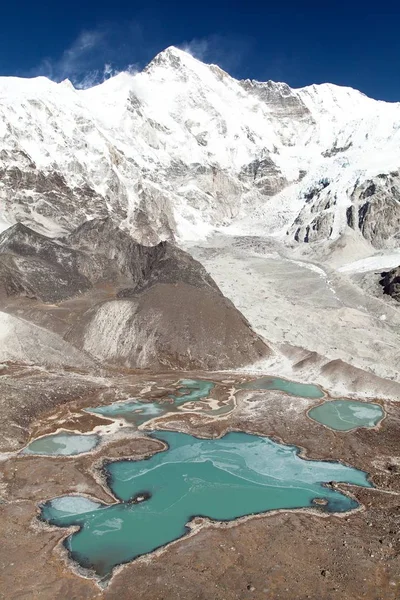 美丽的全景奥尤陶勒和 Cho 奥尤陶勒基地营地 Gyazumba 萨加玛塔国家公园 昆布山谷 尼泊尔喜马拉雅山山脉 — 图库照片