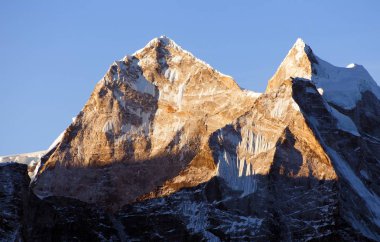mount Kangtega ve monte Thamserku görünümünü akşam, trek Everest temel kamp, Khumbu Vadisi, Solukhumbu, Sagarmatha Milli Parkı için Nepal Himalayalar dağlar