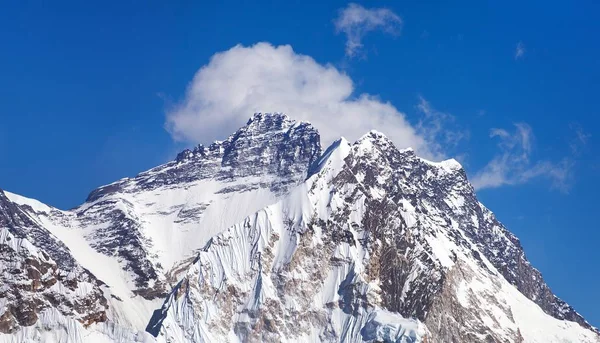 山ローツェ南サドル マウント エベレストと Gokyo エベレスト ベース キャンプ ネパール ヒマラヤ山脈の方法からのトップ — ストック写真