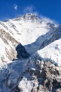 Pumori ana kampından Lhotse Dağı manzarası, Sagarmatha ulusal parkı, Khumbu vadisi, Solukhumbu, Nepal Himalayaları dağları