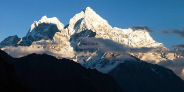 panoramik dağ Kangtega ve monte Thamserku akşam, trek Everest temel kamp, Khumbu Vadisi, Solukhumbu, Sagarmatha Milli Parkı için Nepal Himalayalar dağlar