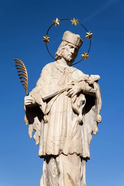 Wiew Telc Teltsch Nepomuk 的圣约翰雕像 世界遗产遗址由教科文组织在捷克共和国 — 图库照片