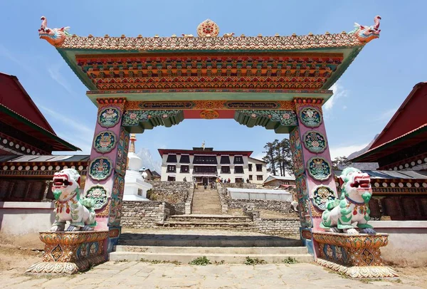 ゲートウェイ Tengboche 修道院 クーンブ谷で最高の修道院にエベレスト ベース キャンプ サガルマータ国立公園 ネパールへトレッキング — ストック写真