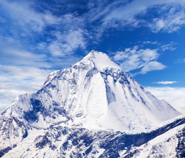 Mount Dhaulagiri Thorung La görünümünü geçmek güzel gökyüzü, yuvarlak Annapurna devre trekking iz, Nepal Himalayalar dağlar