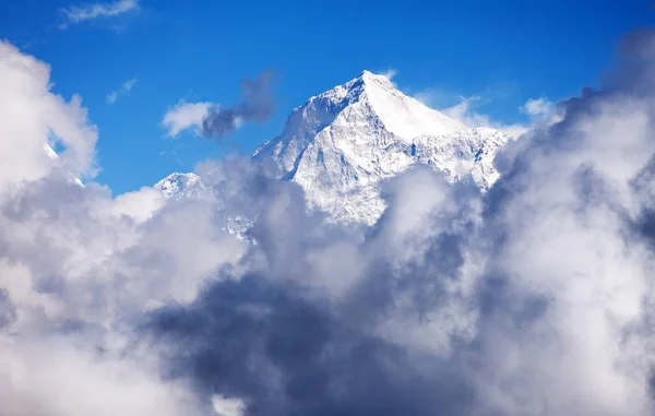 Makalu Vuori Pilvillä Nepal Himalaja Vuoret Barun Laakso — kuvapankkivalokuva