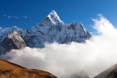 Mount Ama Dablam Everest Dağı'nın saha kampı, Khumbu Vadisi, Solukhumbu, Sagarmatha Milli Parkı - Nepal Himalayalar dağlar giderken akşam görünümünü