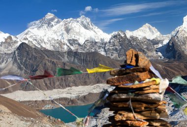 Herhangi bir zamanda, Lhotse ve Renjo La Makalu manzarayı geçmek - Everest Bankası kampına, üç geçer trek, Khumbu Vadisi, Sagarmatha Milli Parkı, Nepal Himalayalar dağlar