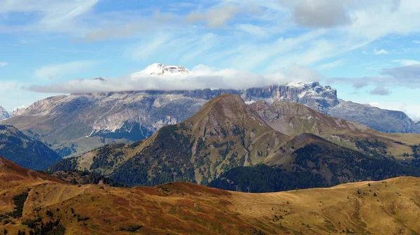 Gruppo Sella Uprostřed Mraky Araba Vesnici Turistické Letovisko Hory Alpy — Stock fotografie