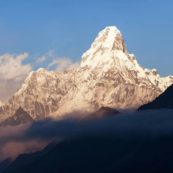 Esti Kilátás Ama Dablam Kongde Falu Khumbu Völgy Solukhumbu Nepál — Stock Fotó