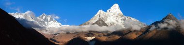 Gün batımı kırmızı akşam görünümü Ama Dablam, Khumbu Vadisi, Solukhumbu, Nepal Himalayalar dağlar ve Everest Dağı, Lhotse renkli