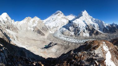 Everest Dağı, Lhotse ve nuptse Pumo RI temel kampı - güzel görünümünü Everest yol ana kampta - Nepal Himalayalar dağlar