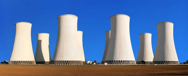 Panoramablick Auf Die Kühltürme Des Atomkraftwerks Jaslovske Bohunice Mit Blauem — Stockfoto