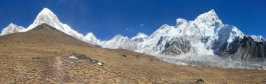 Everest Dağı, Nuptse, Pumo Ri ve Kala Patthar panoramik görünümünü, herhangi bir zamanda yol temel kampı, Sagarmatha Milli Parkı, Khumbu Vadisi, Solukhumbu, Nepal Himalayalar dağlar