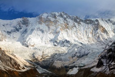 Sabah panoramik Mount Annapurna Annapurna güneye temel kamp, Nepal Himalayalar Dağları