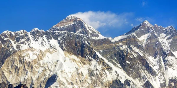 Kongde サガルマータ国立公園 ネパールのヒマラヤ山脈から 岩の表面のエベレスト ローツェ ヌプツェのビュー — ストック写真