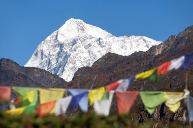 Mount Makalu Budist dua bayrakları, Maklu yazar Milli Parkı, Nepal Himalayalar dağlar ile