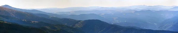 乌克兰喀尔巴泰山脉霍弗拉山或戈弗拉的全景 — 图库照片