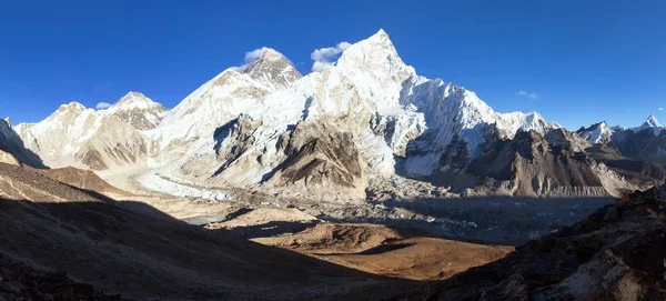 晚日落山顶全景与美丽的蓝天与卡拉帕塔尔 Khumbu 萨加玛塔国家公园 尼泊尔喜马拉雅山 — 图库照片