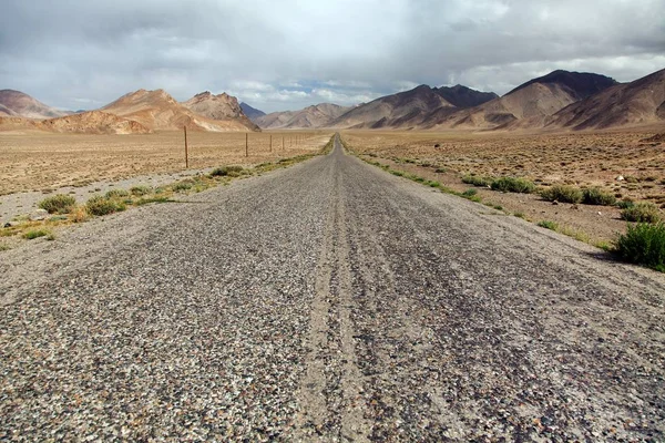 パミール高原高速道路や Pamirskij Trakt 風景タジキスタン世界の屋根に高速道路 M41 パミール国際道路周辺 — ストック写真