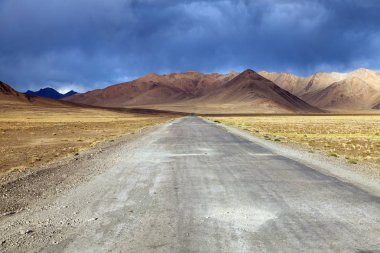 Pamir otoyol veya pamirskij trakt manzara Pamir otoyol M41 uluslararası karayolu Dağları Tacikistan çatı dünya çevresinde