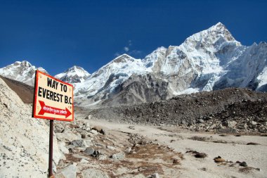 Everest b.c., Nepal Himalayalar dağlar bağlamaya tabelasını yolu
