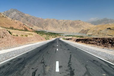 Pamir otoyol veya pamirskij trakt manzara Pamir otoyol M41 uluslararası karayolu Dağları Tacikistan çatı dünya çevresinde