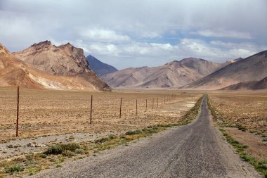 Pamir otoyol veya pamirskij trakt manzara Pamir otoyol M41 uluslararası karayolu Dağları Tacikistan çatı dünya çevresinde