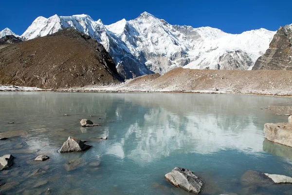 Weergave Van Mount Cho Oyu Mirroring Lake Cho Oyu Base — Stockfoto