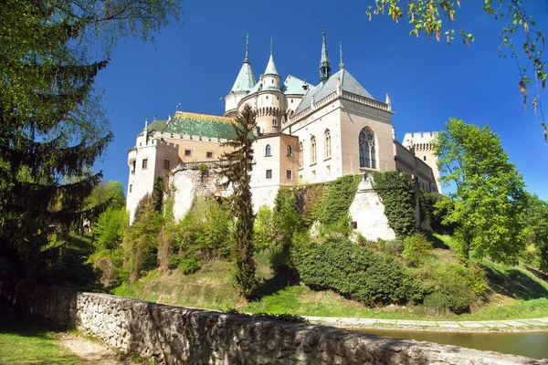 Castillo Bojnice Cerca Ciudad Prievidza Vista Primavera Eslovaquia Europa — Foto de Stock