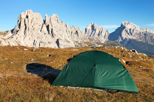 西马·安布里佐拉·克罗达·达·拉戈·托法诺·格鲁佩绿色帐篷 — 图库照片