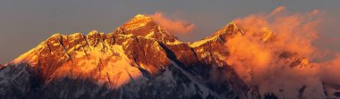 Everest Lhotse Nepal Himalaya dağları gün batımı