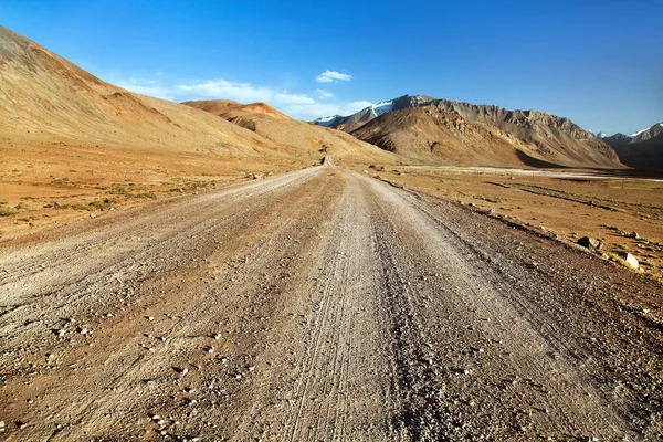 Pamir carretera o Pamirskij trakt carretera en Tayikistán —  Fotos de Stock