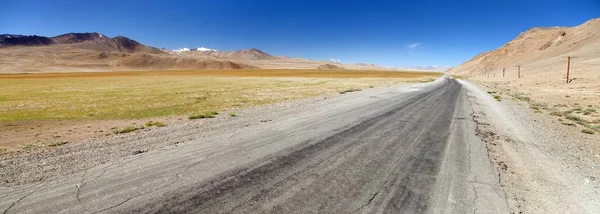 Silnice Pamir nebo pamirskij trakt, pohoří Pamir — Stock fotografie