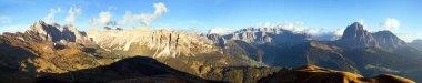 Geislergruppe veya Gruppo delle Odle ve Sella Tur