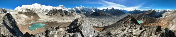 チョウ・オユ山、ネパール・ヒマラヤ山脈のパノラマ — ストック写真
