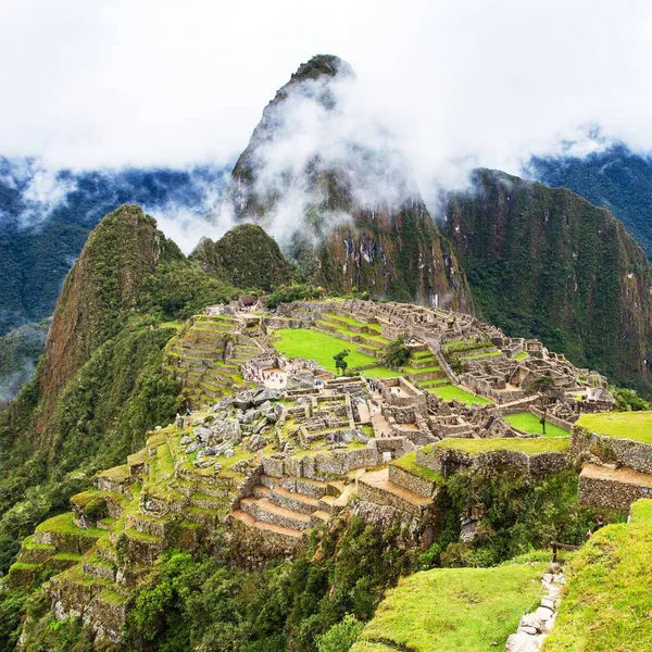 Machu picchu, Panoramablick auf die peruanische Inkastadt — Stockfoto