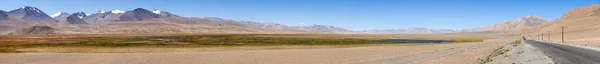 Pamir highway or pamirskij trakt, Pamir mountains — Stock Photo, Image