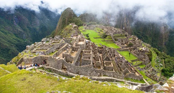 Мачу-Пикчу, панорамный вид на перуанский город инков — стоковое фото