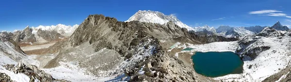 从孔马拉山口到霍特塞和马卡卢山的景色 — 图库照片