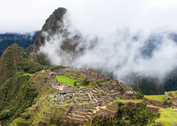 Machu Picchu, vista panorámica de la ciudad inca peruana — Foto de Stock