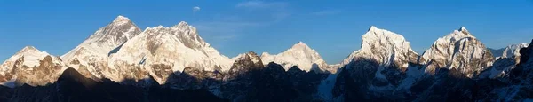 Gunung Everest Lhotse dan Makalu pemandangan matahari terbenam malam — Stok Foto