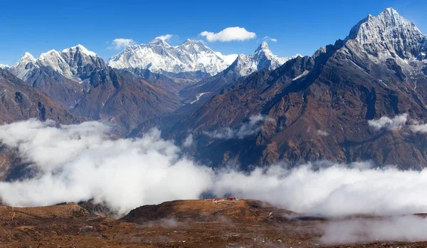 Mount Everest, Lhotse és Ama Dablam Kongde-ból. — Stock Fotó