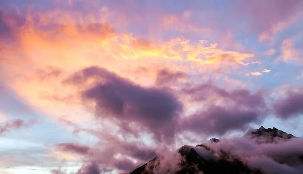 Abend Sonnenuntergang Wolkenlandschaft Blick von peruanischen Anden — Stockfoto