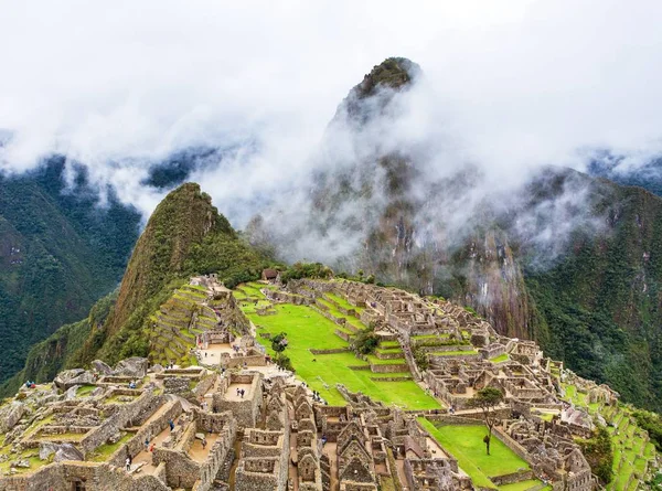 Machu picchu, Panoramablick auf die peruanische Inkastadt — Stockfoto