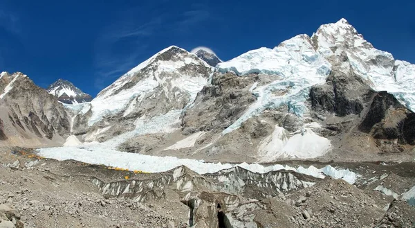 Mount Everest basläger och Khumbu glaciär — Stockfoto