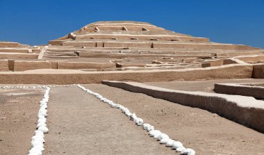 Cahuachi arkeolojik yerinde Nazca veya Nasca piramidi