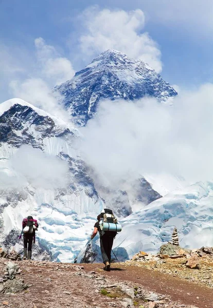Vista Panorámica Del Monte Everest Desde Kala Patthar Con Dos —  Fotos de Stock