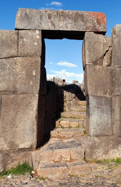 石门秘鲁库斯科或库斯科镇印加遗址Sacsayhuaman景观 — 图库照片