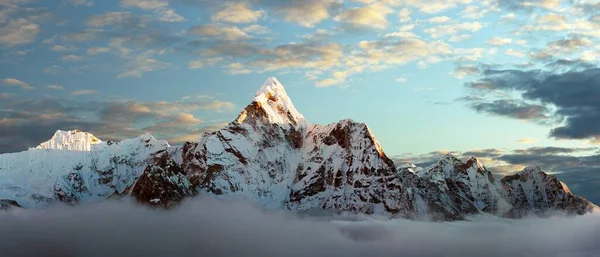 Vista Noturna Monte Ama Dablam Caminho Acampamento Base Everest Montanhas — Fotografia de Stock