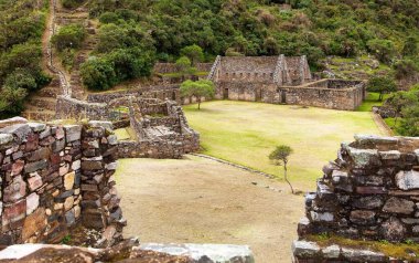 Choquequirao, Peru 'daki en iyi İnka harabelerinden biri. Machu Picchu yakınlarında Choquequirao İnka yürüyüş yolu. Peru 'daki Cuzco bölgesi 